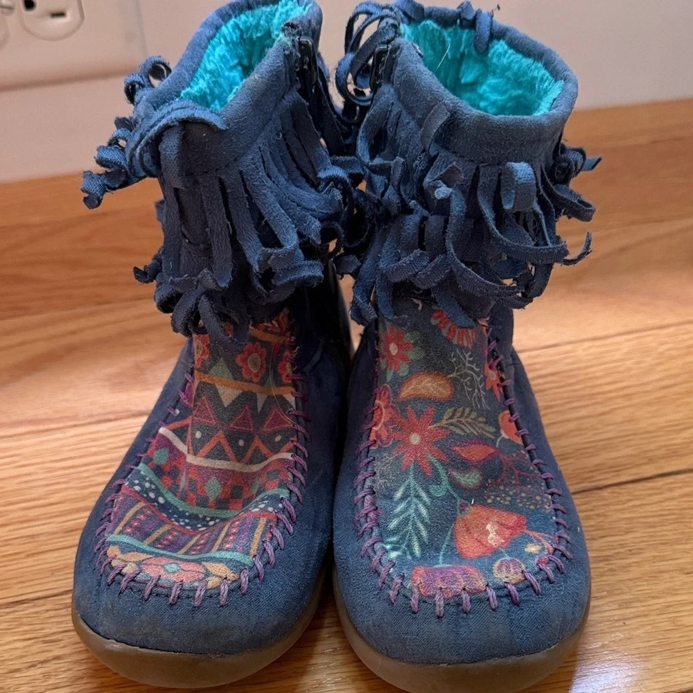 Chooze Kids Moccasins with Blue and Multicolor Design